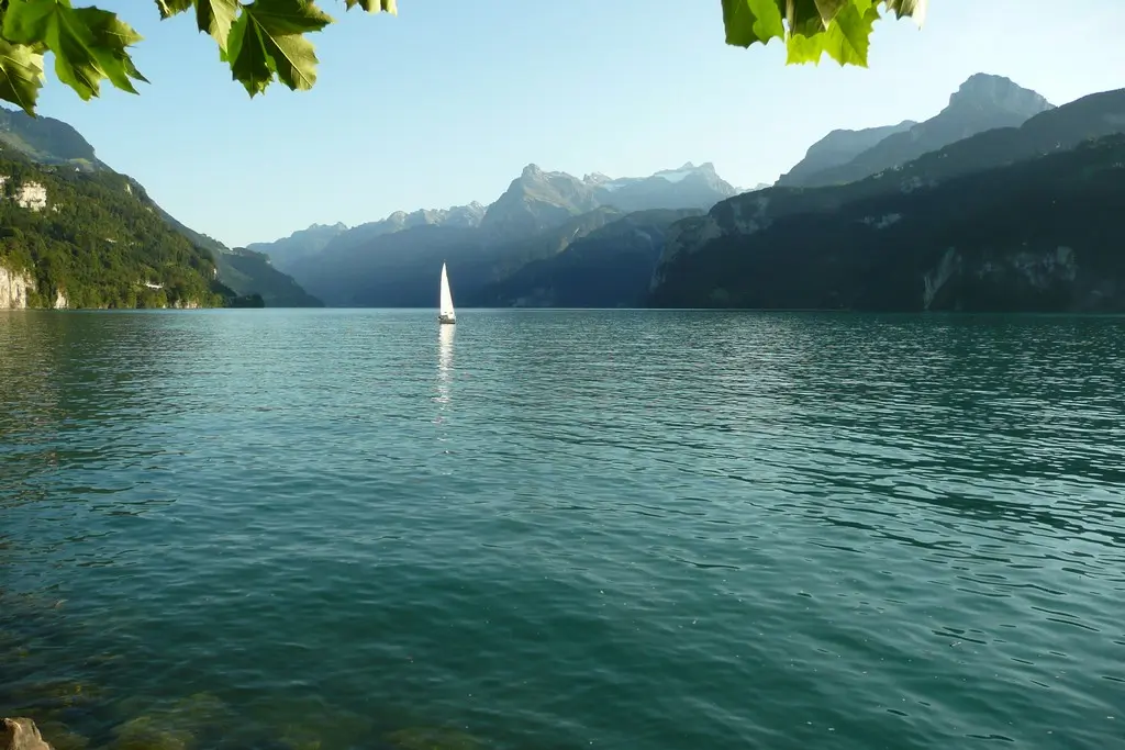 Озеро Люцерн Швейцарская тропа Озеро Ури